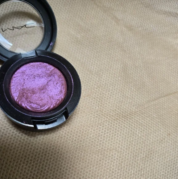 MAC Stylishly Merry Extra Dimension Eyeshadow - Picture 6 of 6